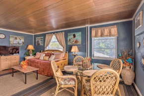 Less Than 3 Mi to Golf and Swim Cozy Oasis in Lake Worth!